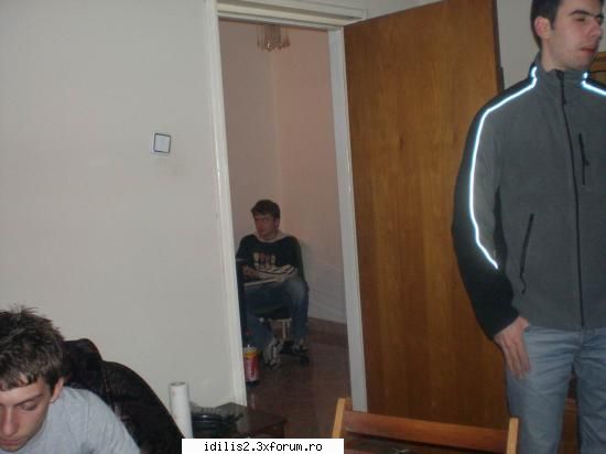 Poze - Radu nu a mai rezistat si a plecat din camera si - mIRC